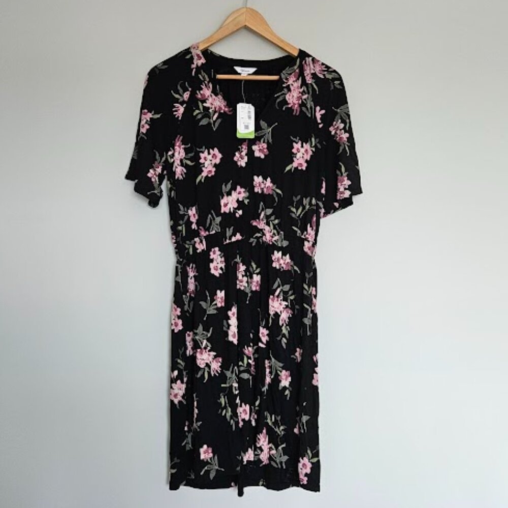 NWT Reitmans Floral Short Sleeve Dress - Size Medium